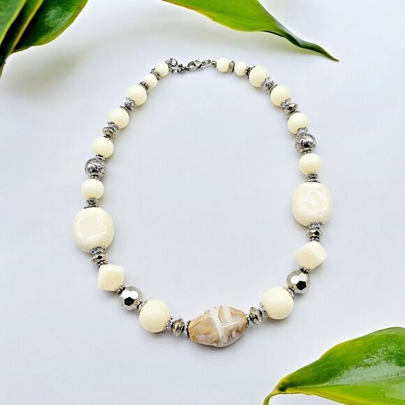 Chunky Statement Necklace Glass Ivory Tone Marbled Silver Accent Rose Bead Facet - Picture 9 of 9